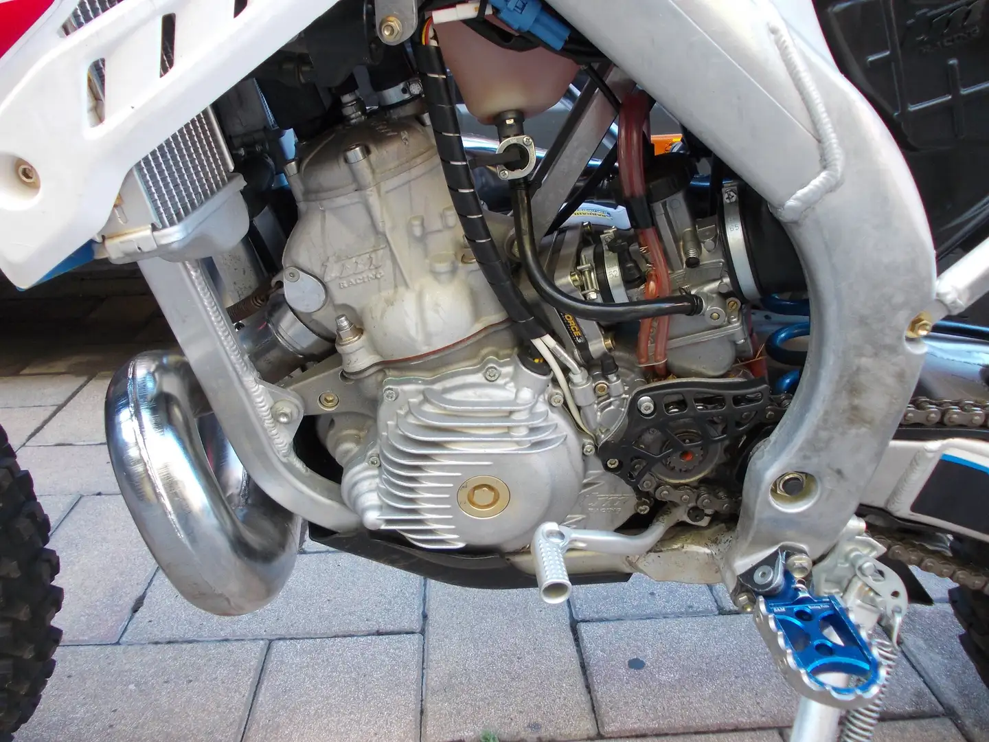 TM EN 250 2T 2021 Bílá - 2