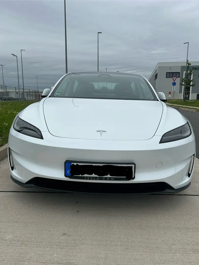 Tesla Model 3 Performance Highland Weiß - 2