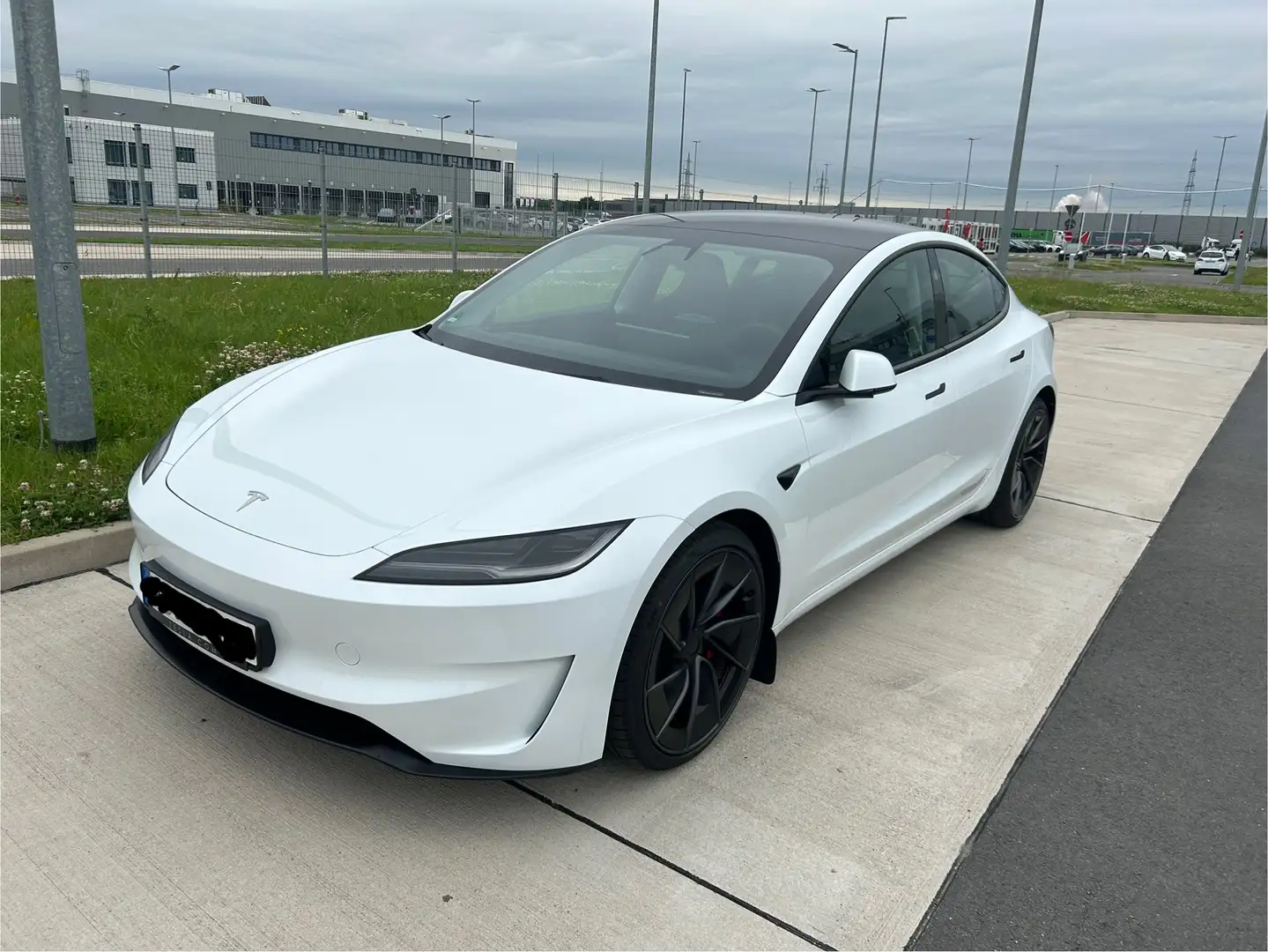 Tesla Model 3 Performance Highland Weiß - 1