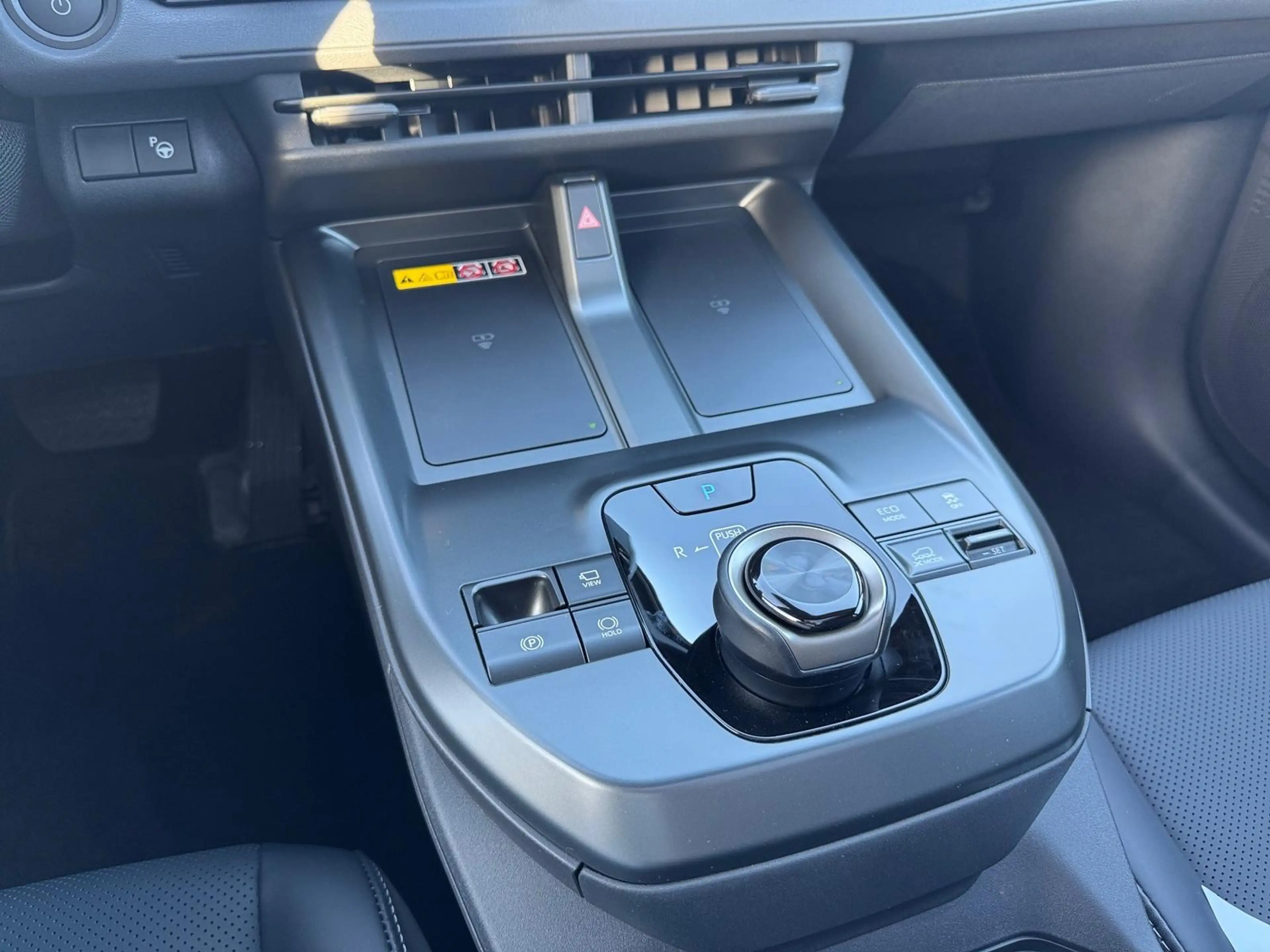 Toyota bZ4X Touring Lounge Leder Pano *Vollausstattung* — photo 18
