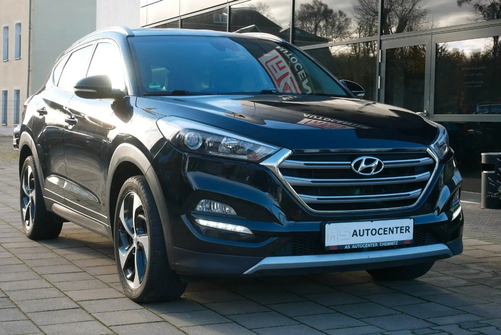 Hyundai TUCSON Style 4WD Standheiz. AHK CAM Winterräder Schwarz - 2