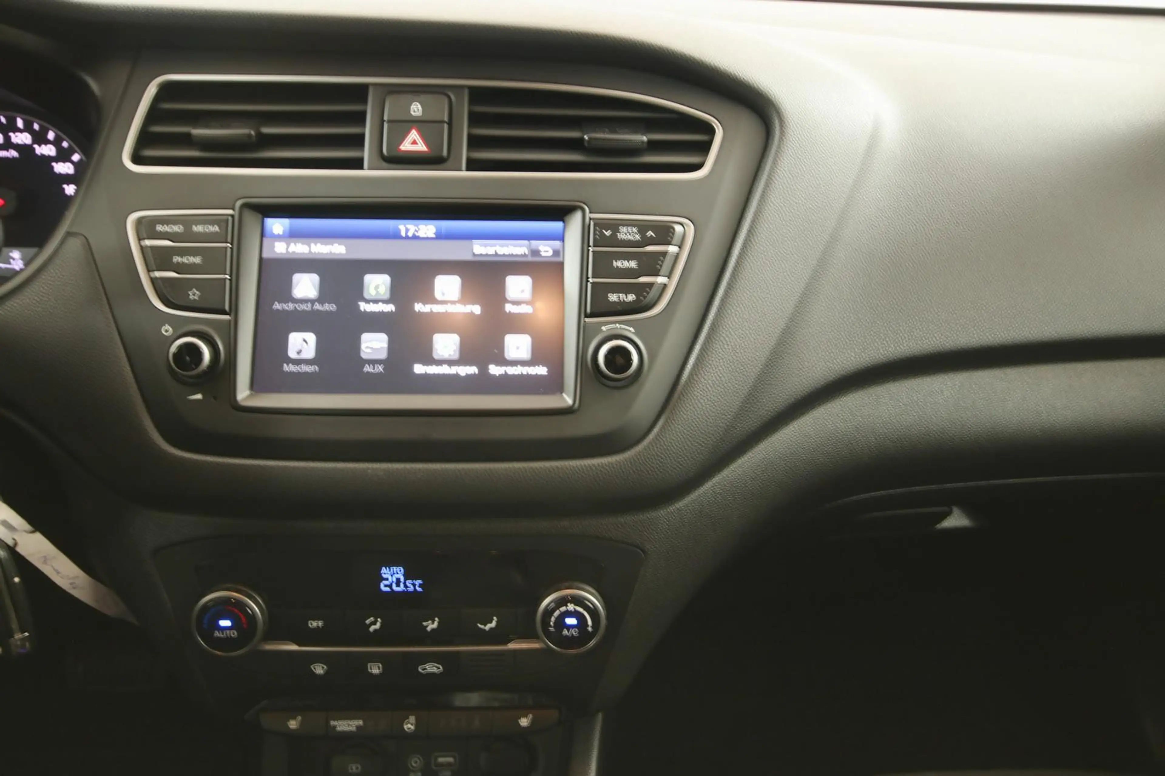 Hyundai i20 Style Kamera PDC Navi — photo 10