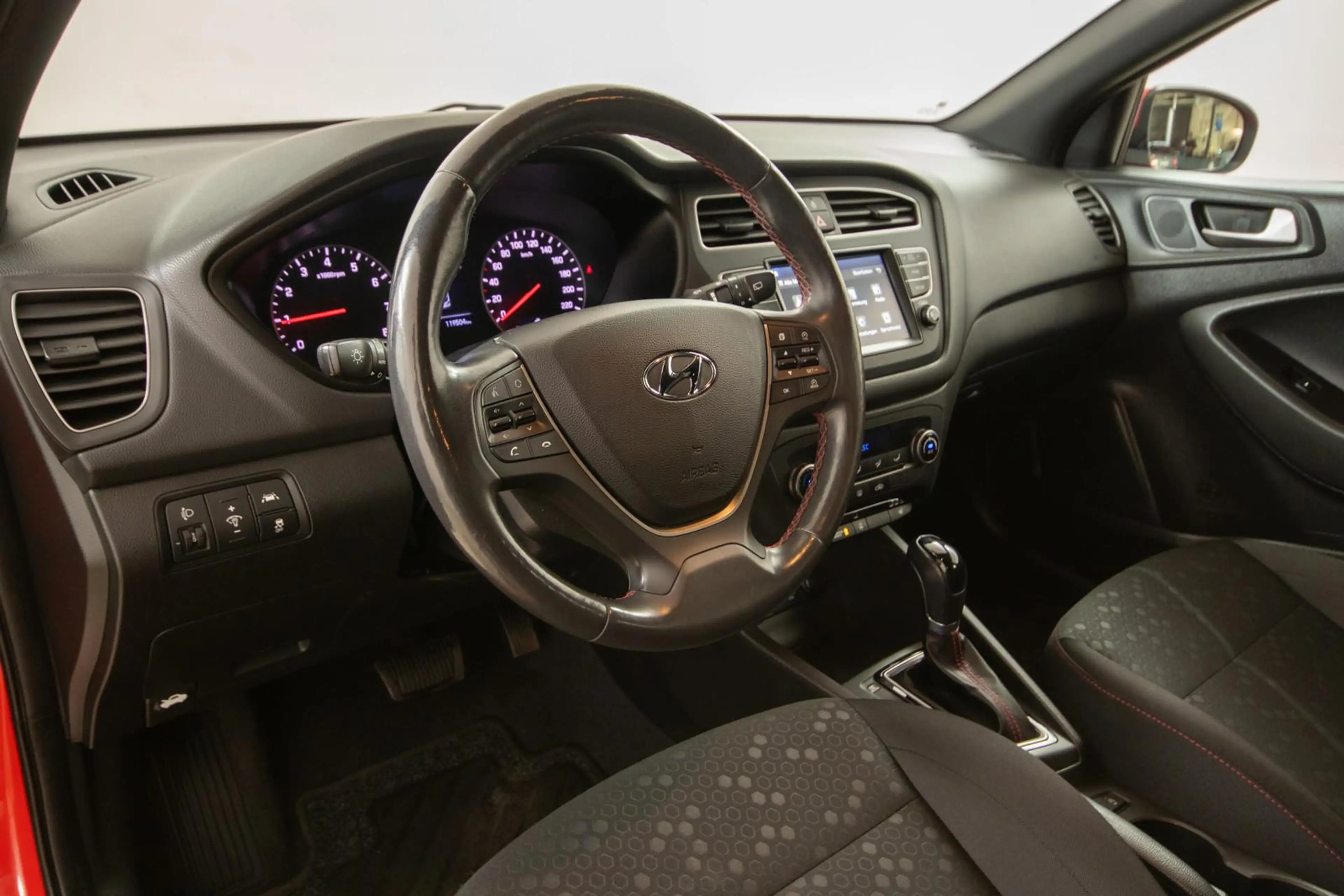 Hyundai i20 Style Kamera PDC Navi — photo 7