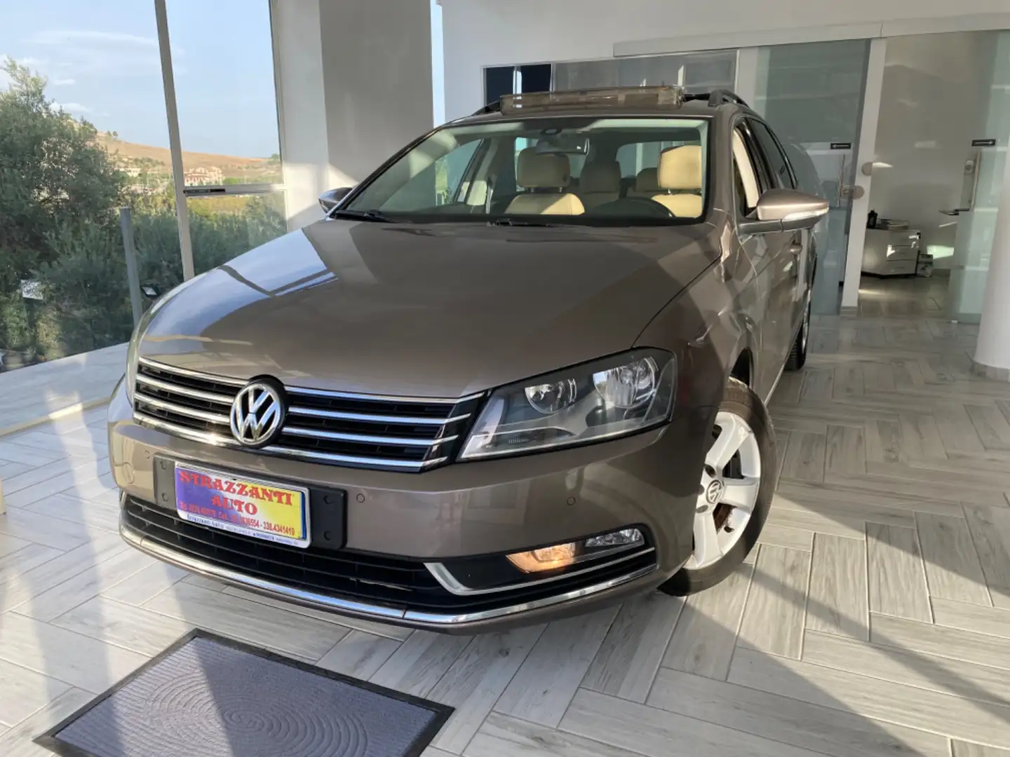 Volkswagen Passat Var. Bs. 1.4 TSI DSG Comfort. EF. Grau - 1