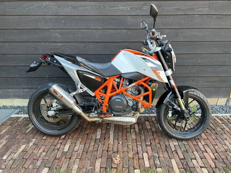 KTM 690 Duke - foto 2