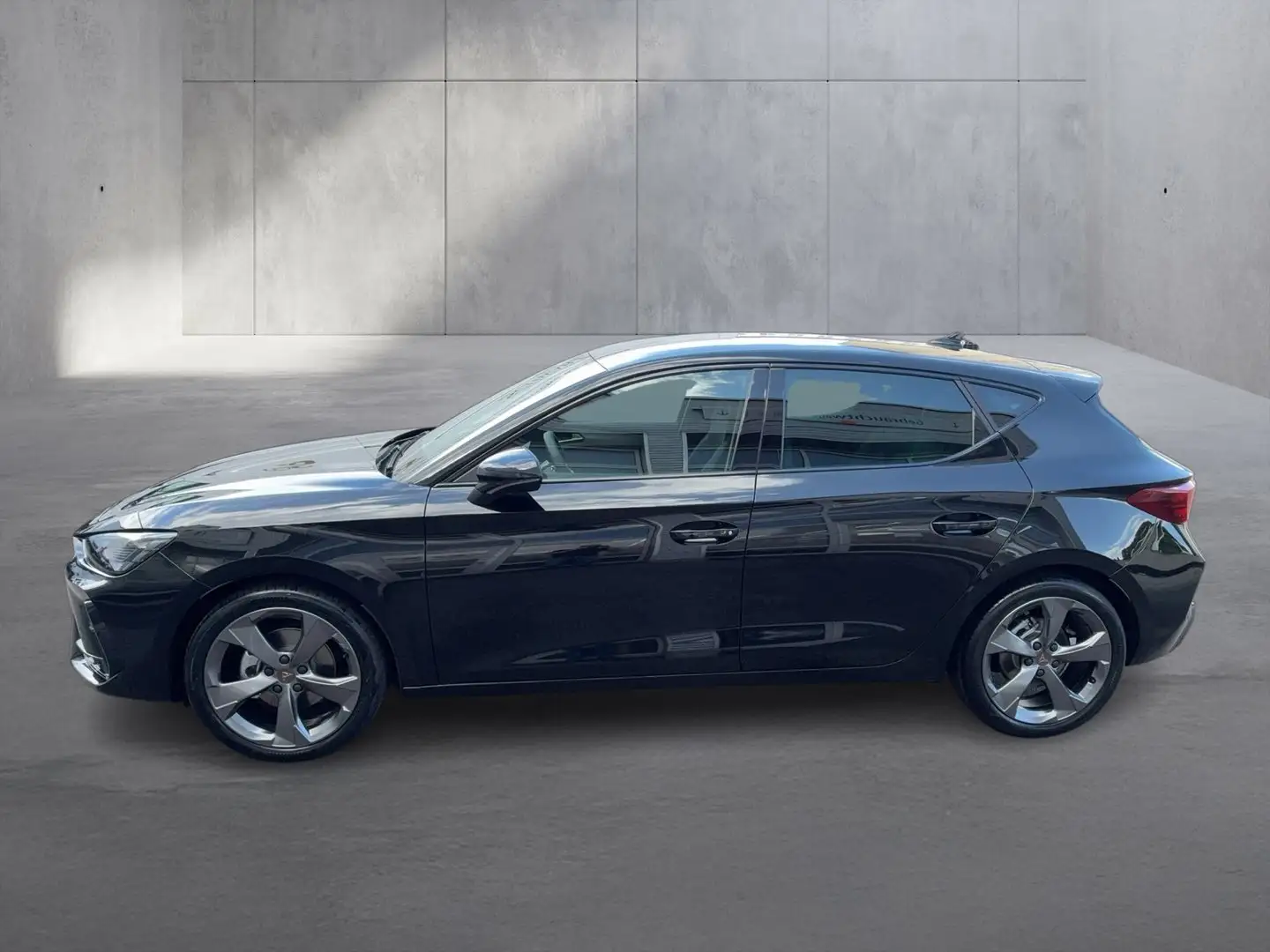 CUPRA Leon 1.5 eTSI DSG Schwarz - 2