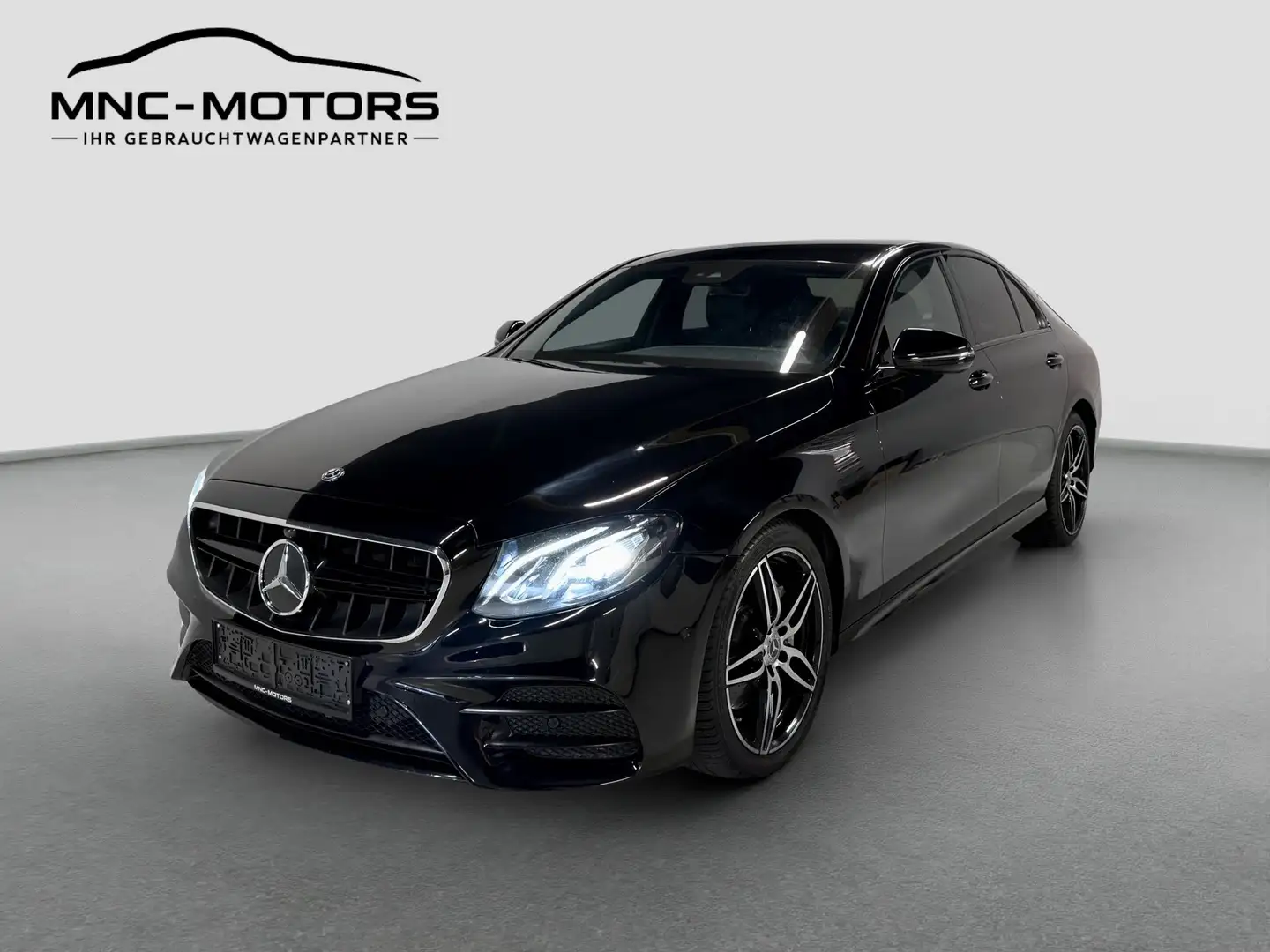 Mercedes-Benz E 220 d | AMG | BURMESTER | WIDESCREEN | LED | KAMERA Schwarz - 1
