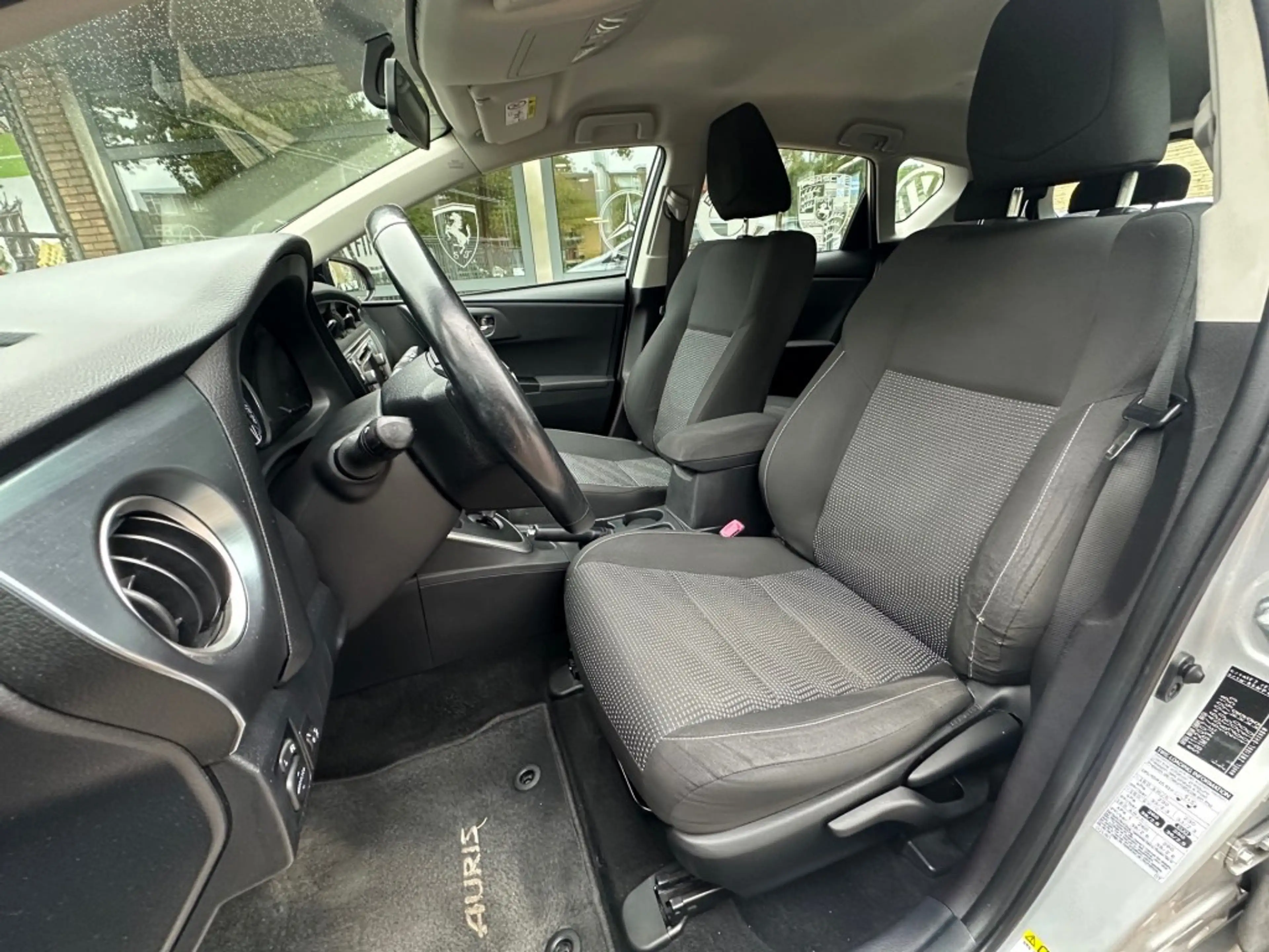 Toyota Auris 1.8 Hybrid Aspiration Automaat Navi camera Cruise — photo 12