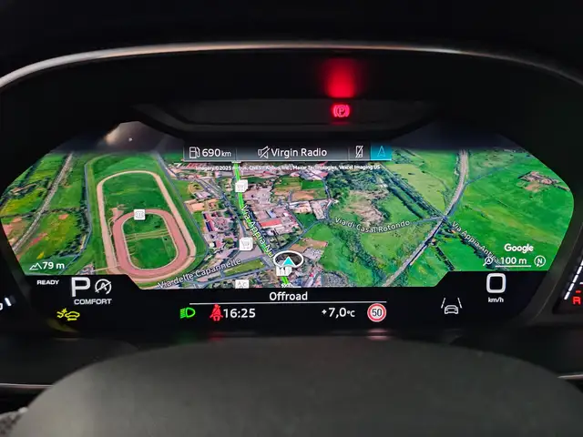 Audi Q3 view 12