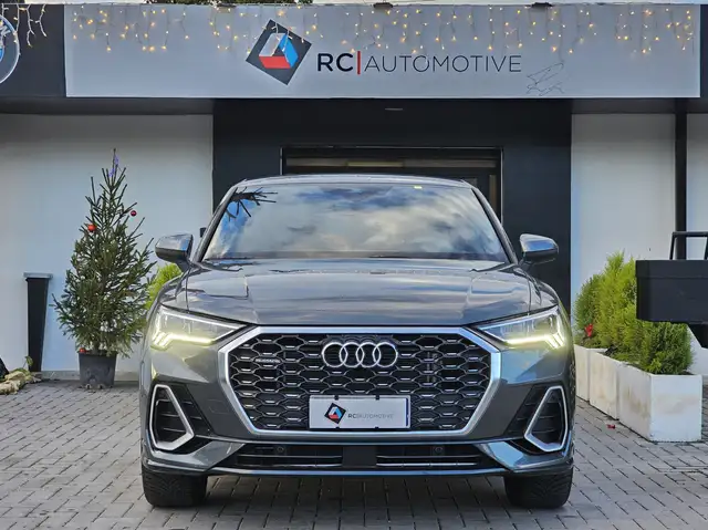 Audi Q3 view 3