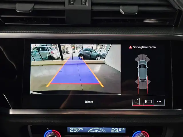 Audi Q3 view 15