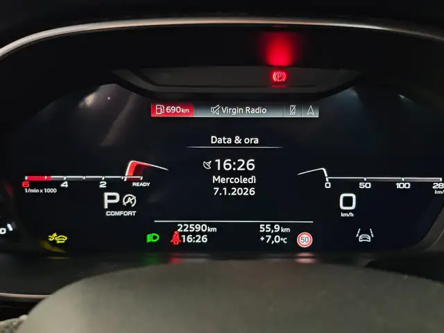 Audi Q3 view 14