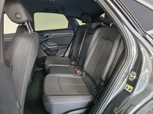 Audi Q3 view 6