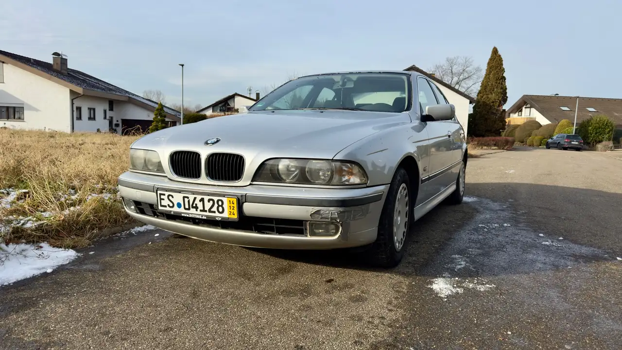 BMW 523