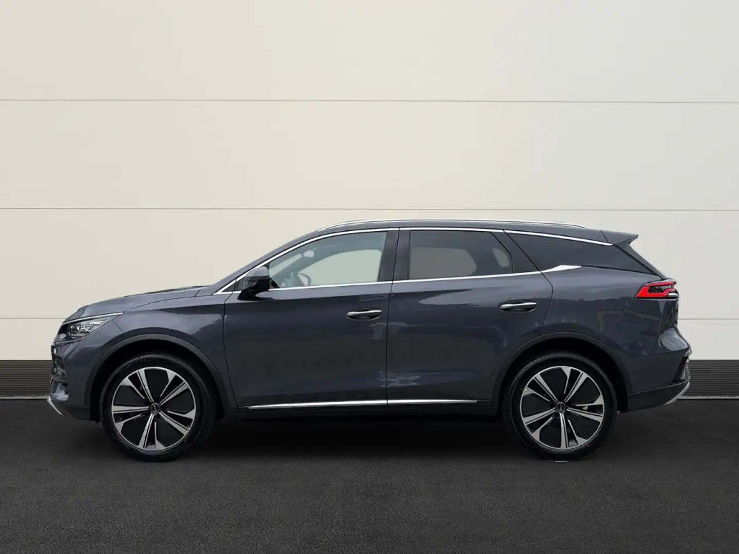 BYD Tang AWD+Pano+HUD+Massage+Klimasitze+7-Sitzer+Dynaudio. Gris - 2