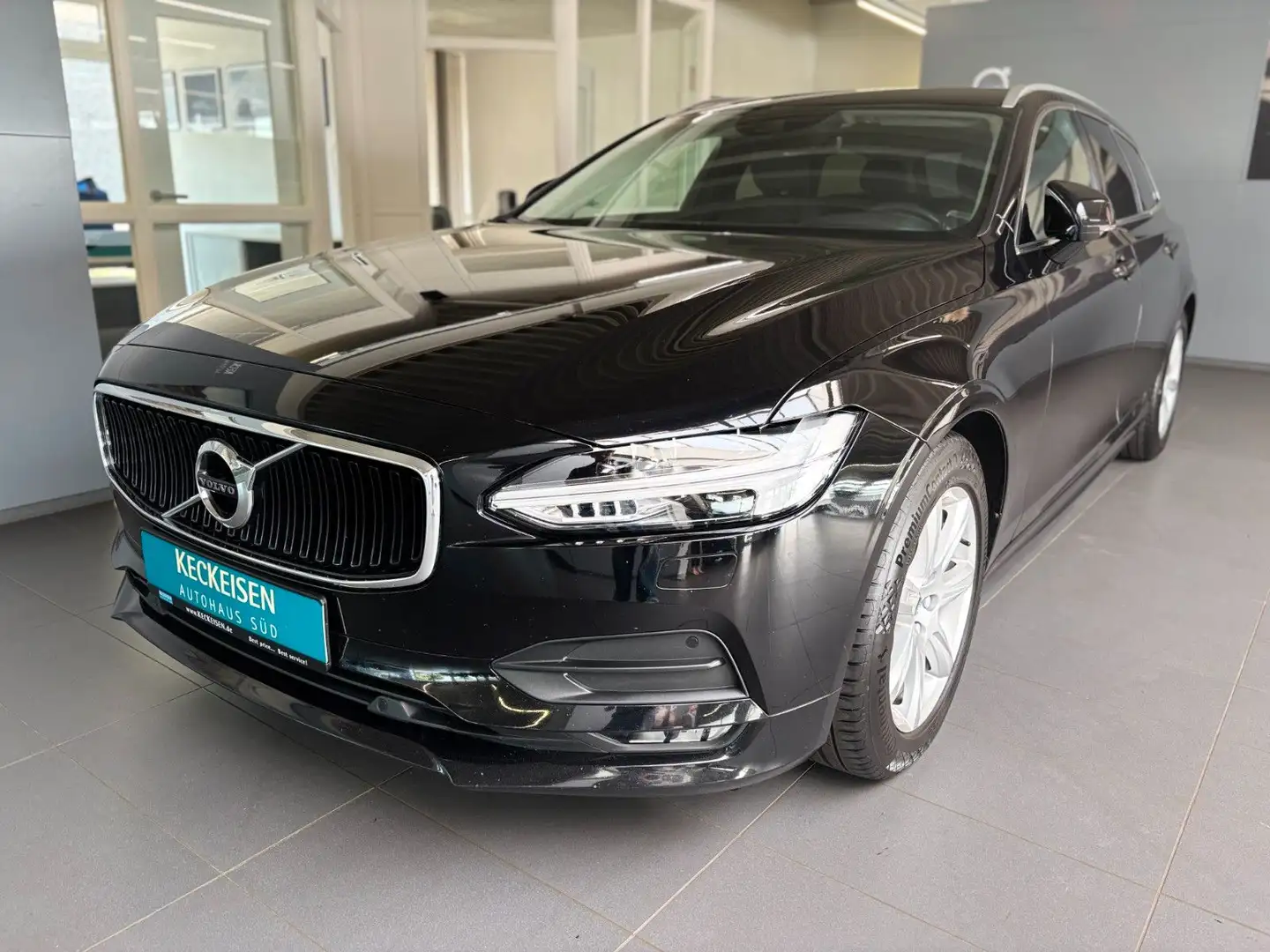Volvo V90 D4 Automatik Momentum AWD AHK Schwarz - 1
