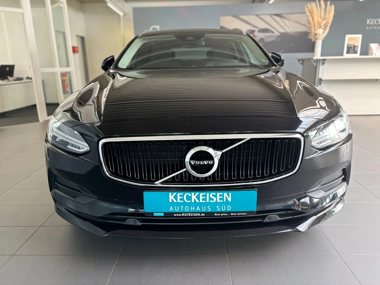 Volvo V90 D4 Automatik Momentum AWD AHK Schwarz - 2