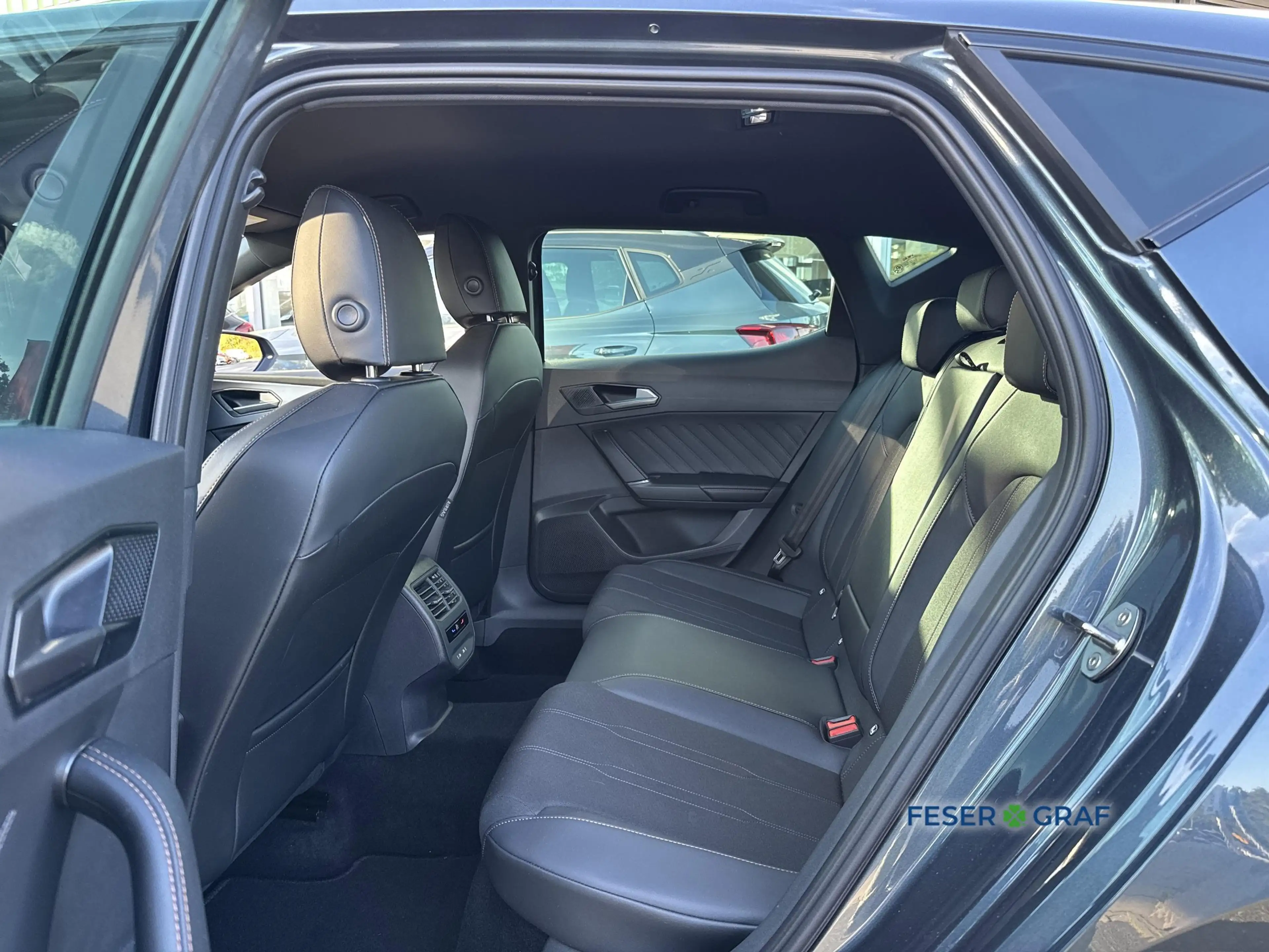 CUPRA Leon 1.5 eTSI DSG AHK Matrix Keyless RFK Navi — photo 9
