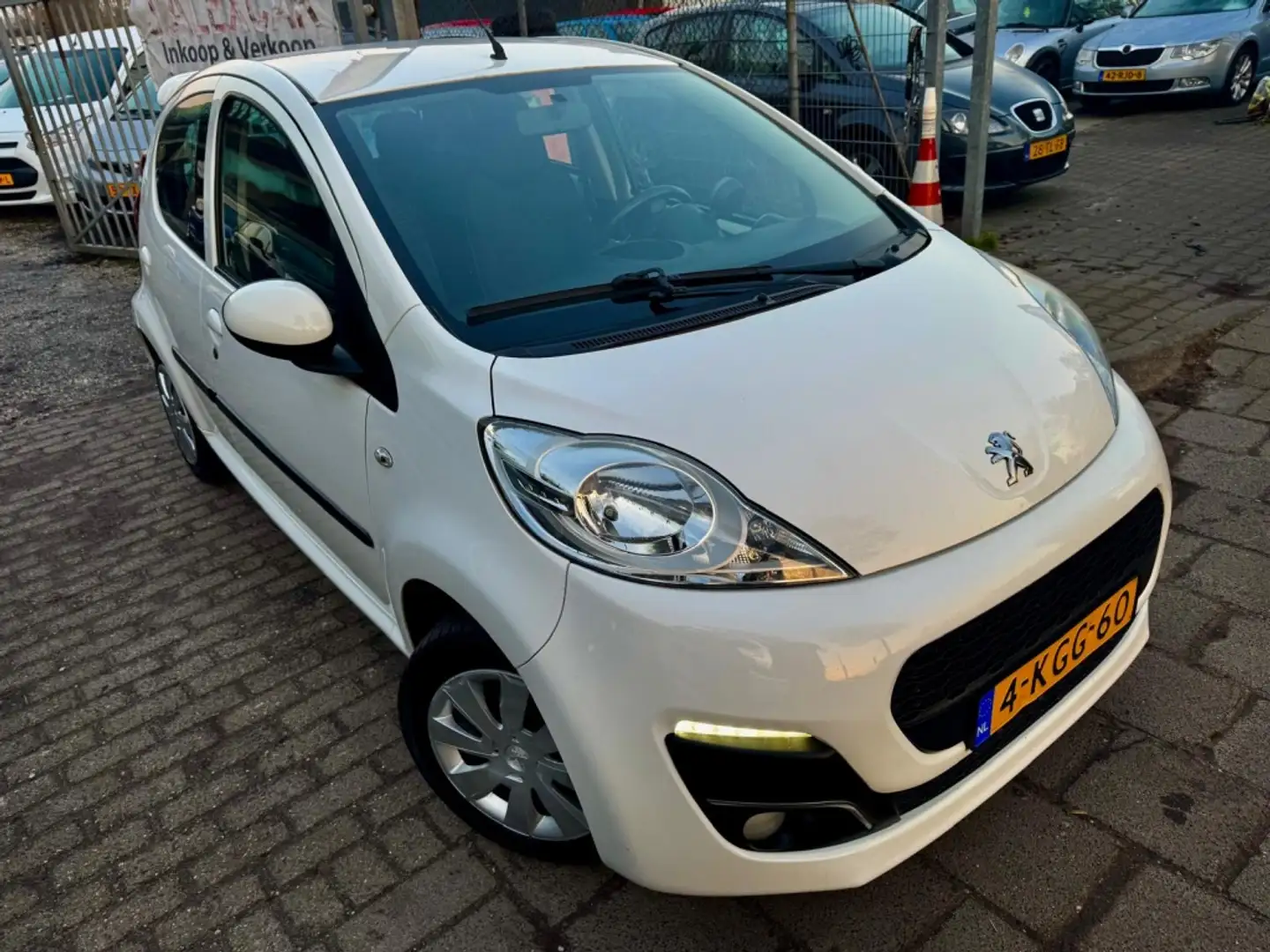 Peugeot 107 AUTOMAAT 1.0 Active AUTOMAAT Fehér - 2