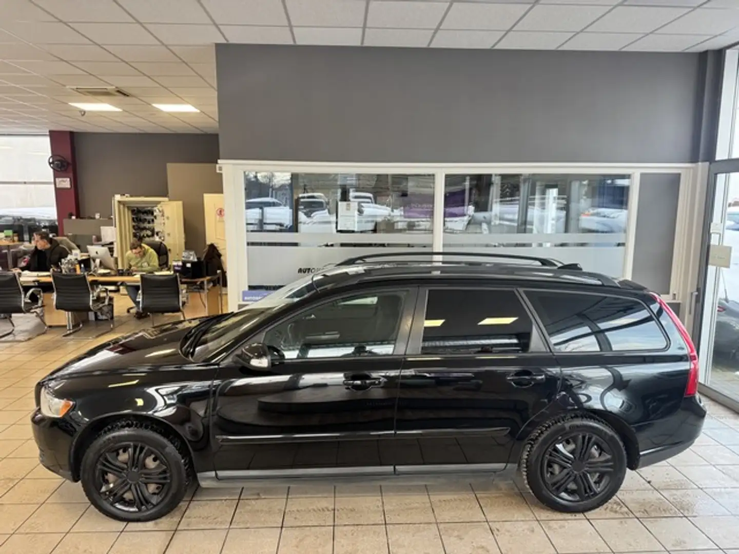 Volvo V50 Kombi 1.6 TD Tempoma Scheckheft Klima 2.Hand Schwarz - 1