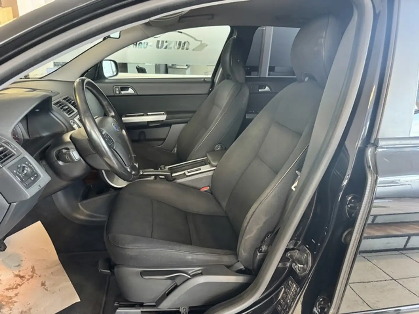 Volvo V50 Kombi 1.6 TD Tempoma Scheckheft Klima 2.Hand Schwarz - 2