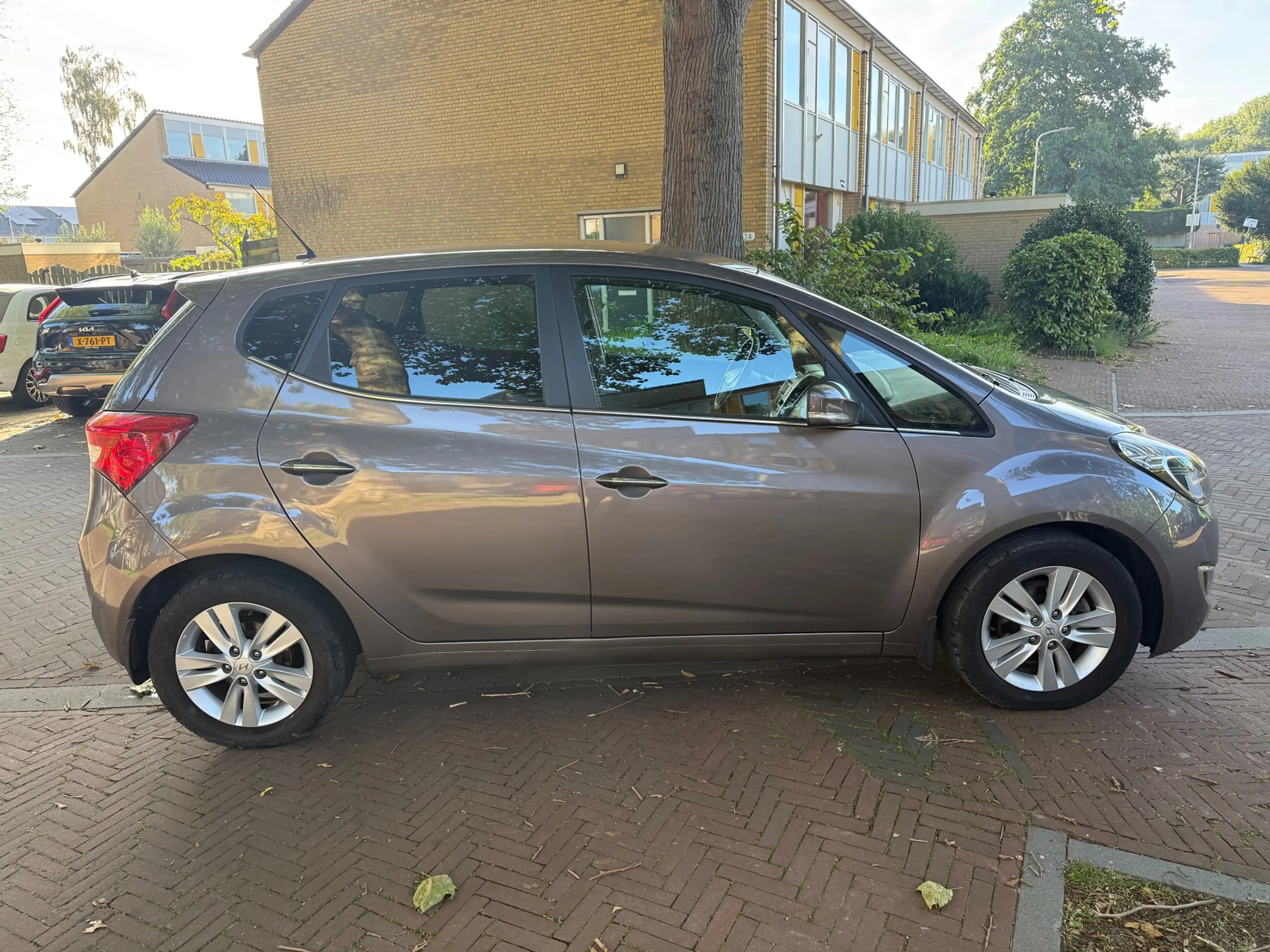 Hyundai iX20 AUTOMAAT / Tweede eigenaar / Airco / Nette auto — photo 2