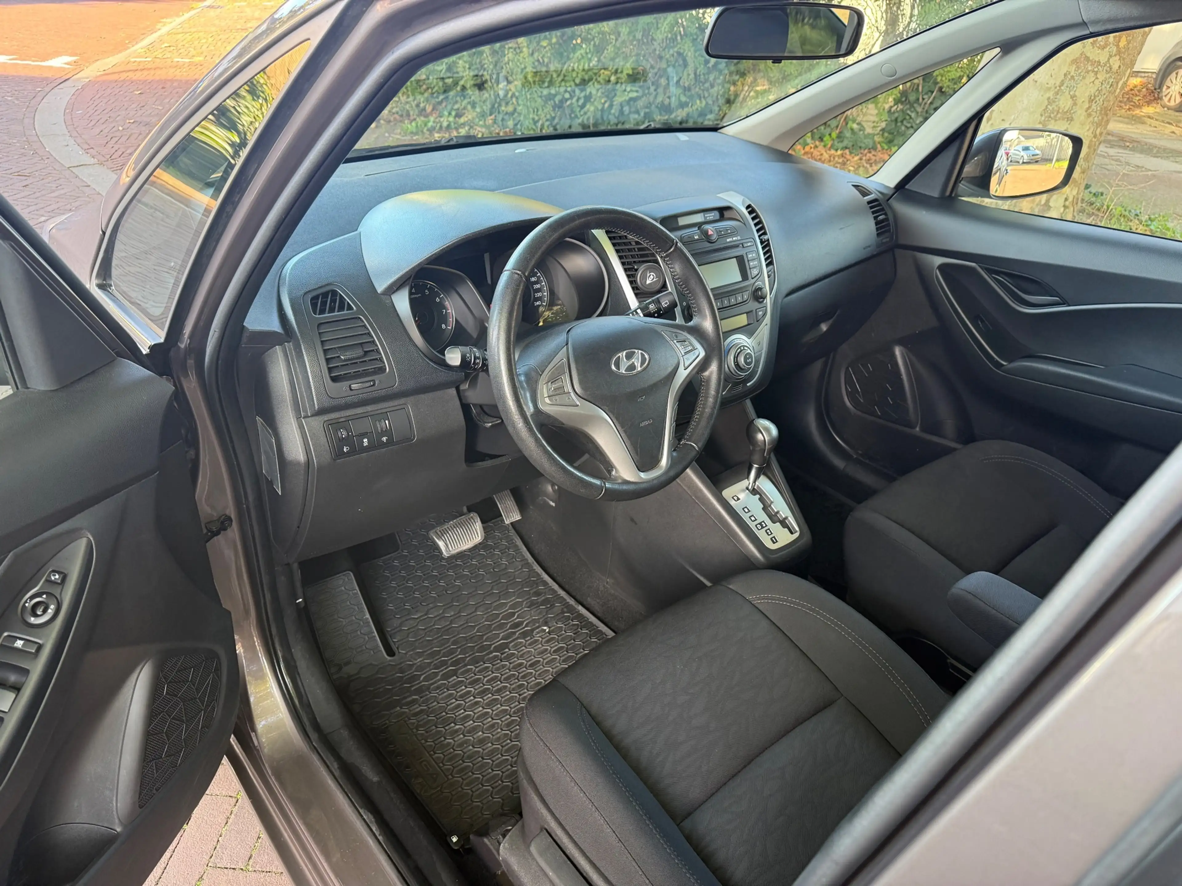 Hyundai iX20 AUTOMAAT / Tweede eigenaar / Airco / Nette auto — photo 10