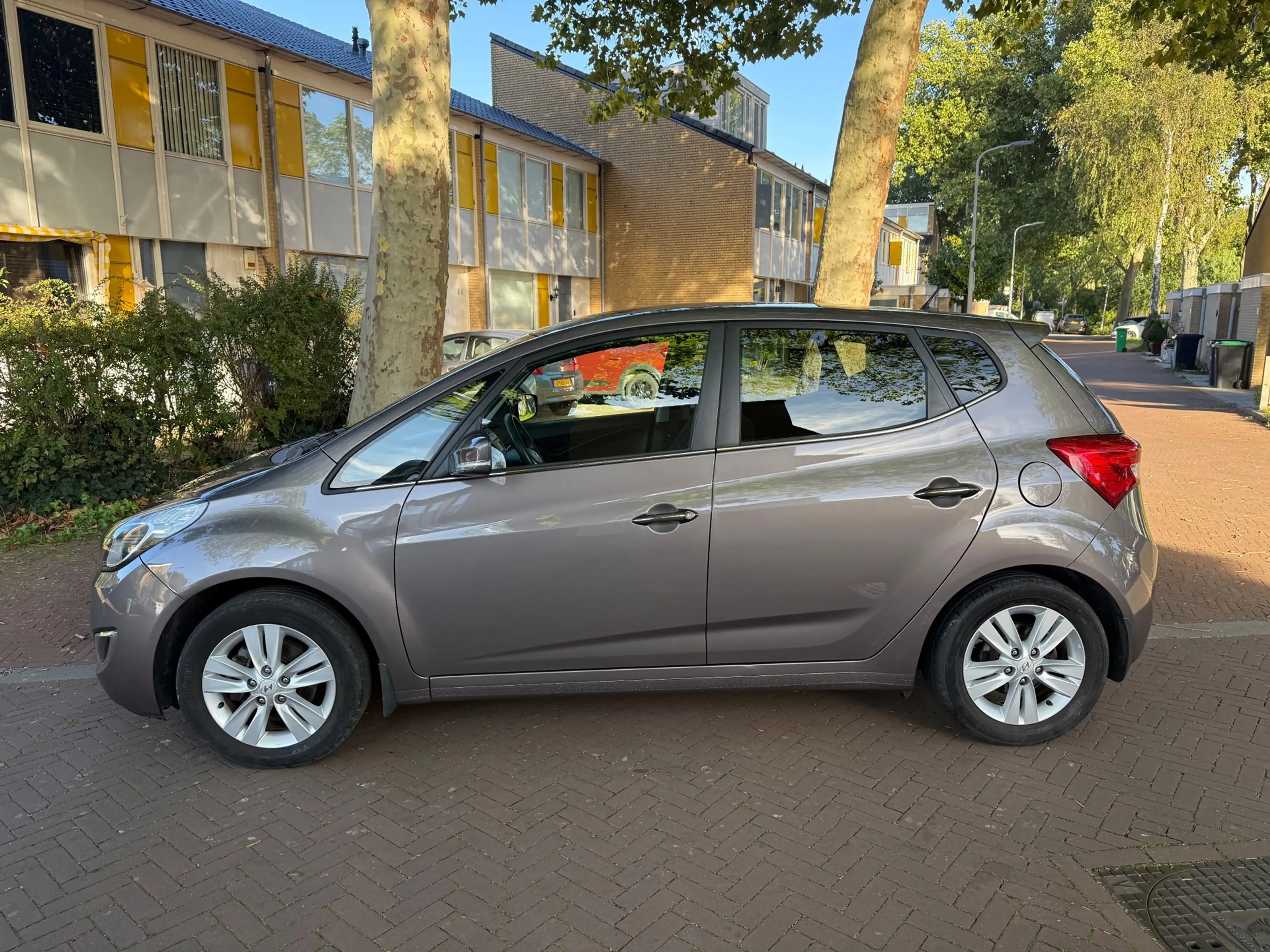 Hyundai iX20 AUTOMAAT / Tweede eigenaar / Airco / Nette auto — photo 6