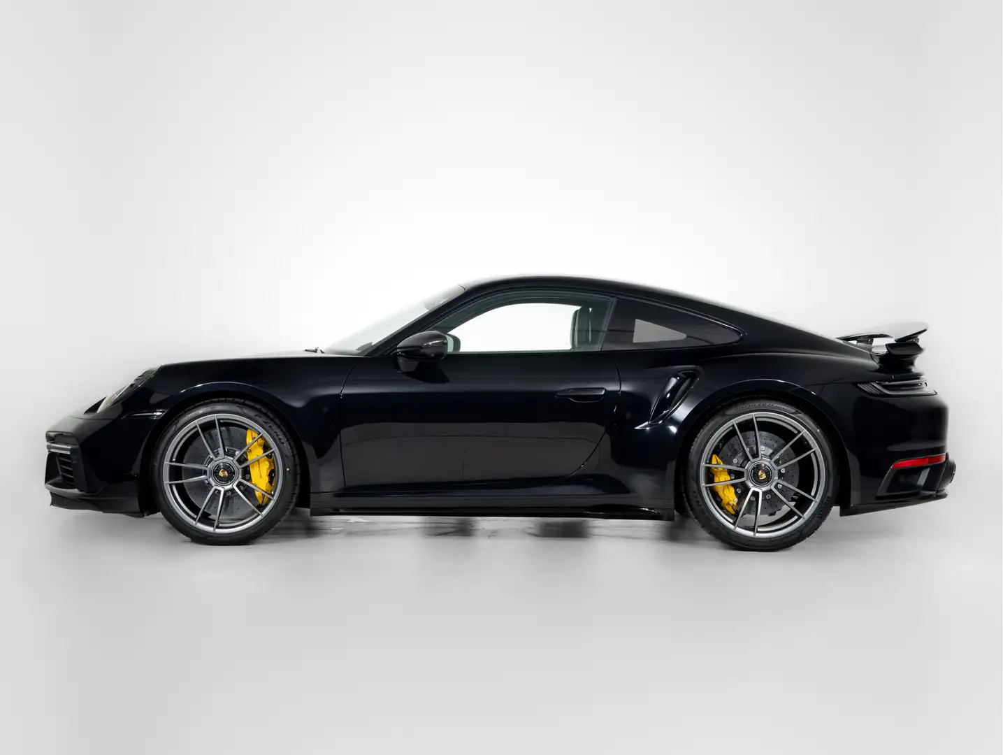 Porsche 992 Turbo S Zwart - 2