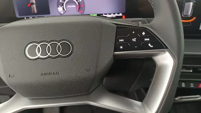 Audi Q3 view 15