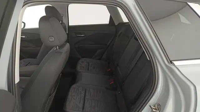 Audi Q3 view 10
