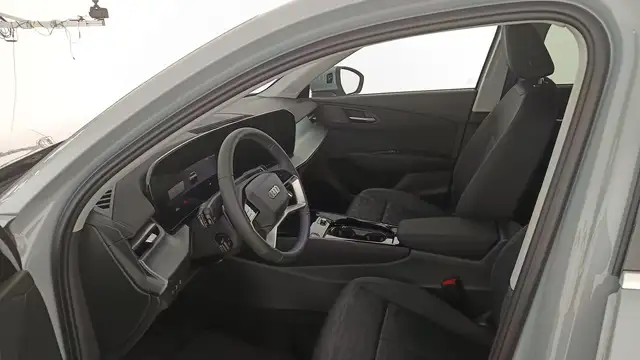 Audi Q3 view 8