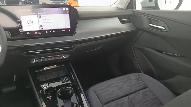 Audi Q3 view 12