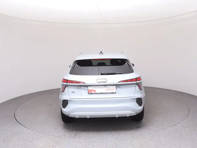 Audi Q3 view 6