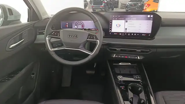 Audi Q3 view 11