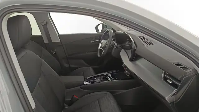 Audi Q3 view 9