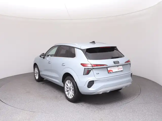 Audi Q3 view 5