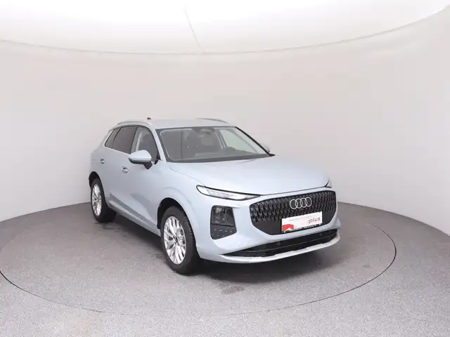 Audi Q3 view 2