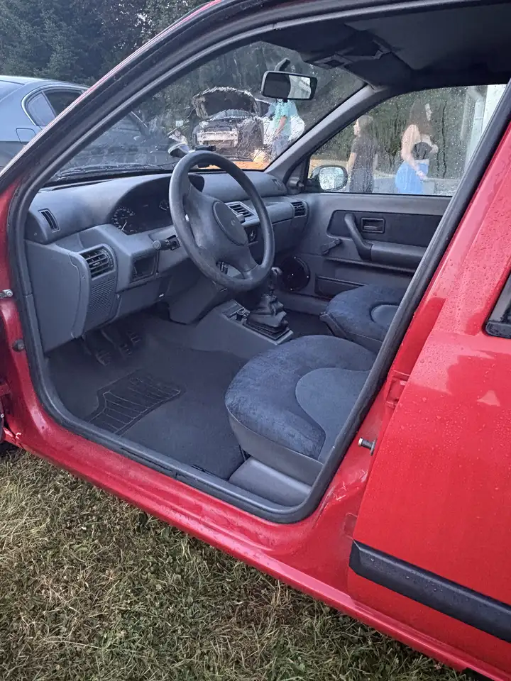 Renault Clio 1.2i Oasis, foto 3