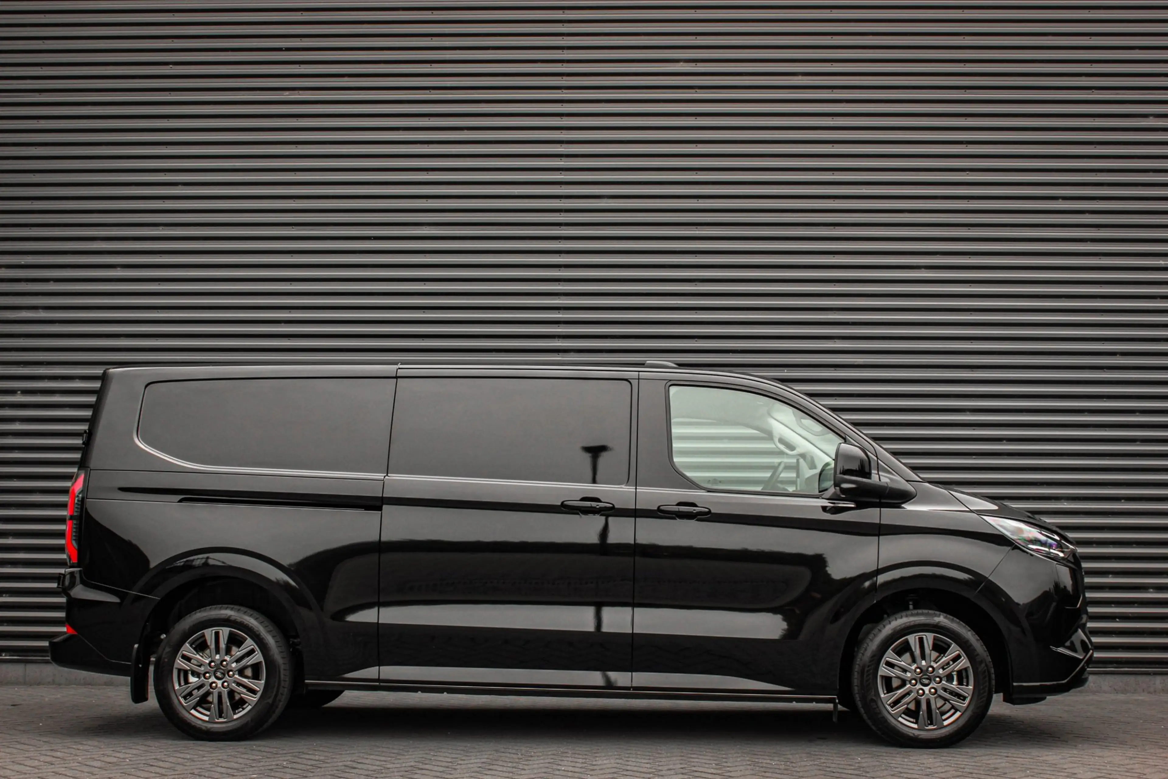 Ford E-Transit Cust. 340 L2H1 Limited 71kWh 218PK / 360 CAMERA / — photo 7
