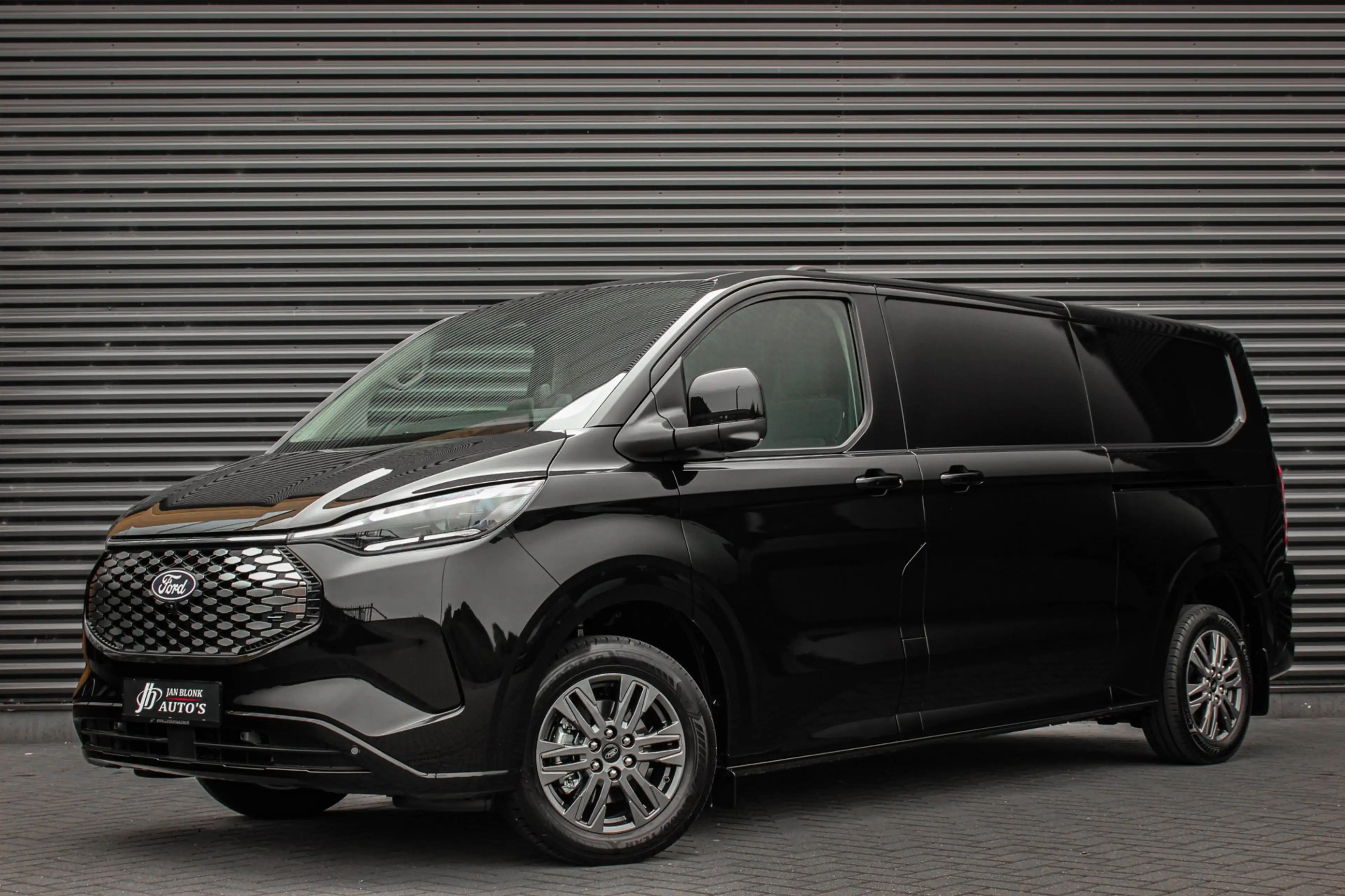Ford E-Transit Cust. 340 L2H1 Limited 71kWh 218PK / 360 CAMERA /