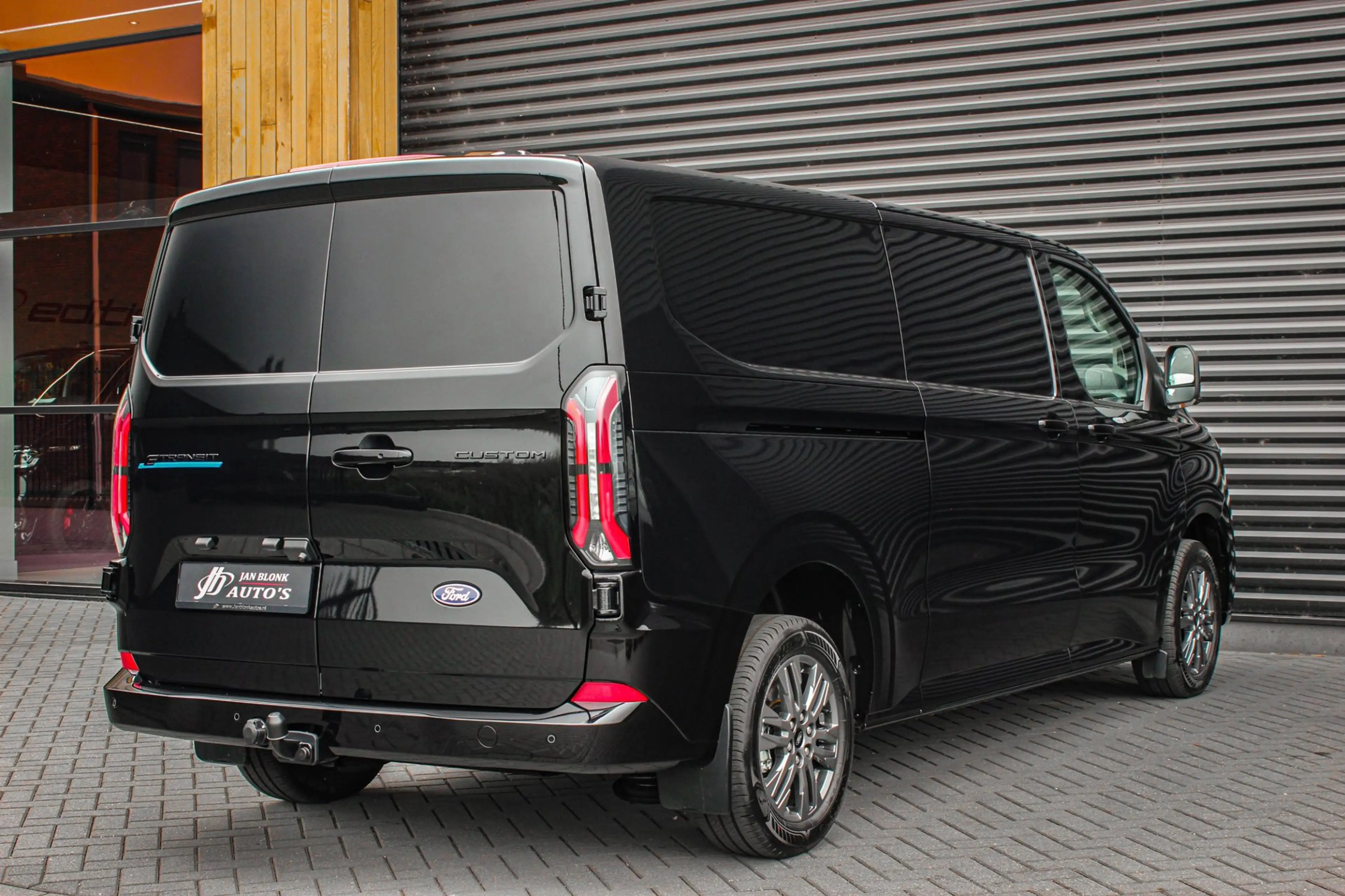 Ford E-Transit Cust. 340 L2H1 Limited 71kWh 218PK / 360 CAMERA / — photo 12