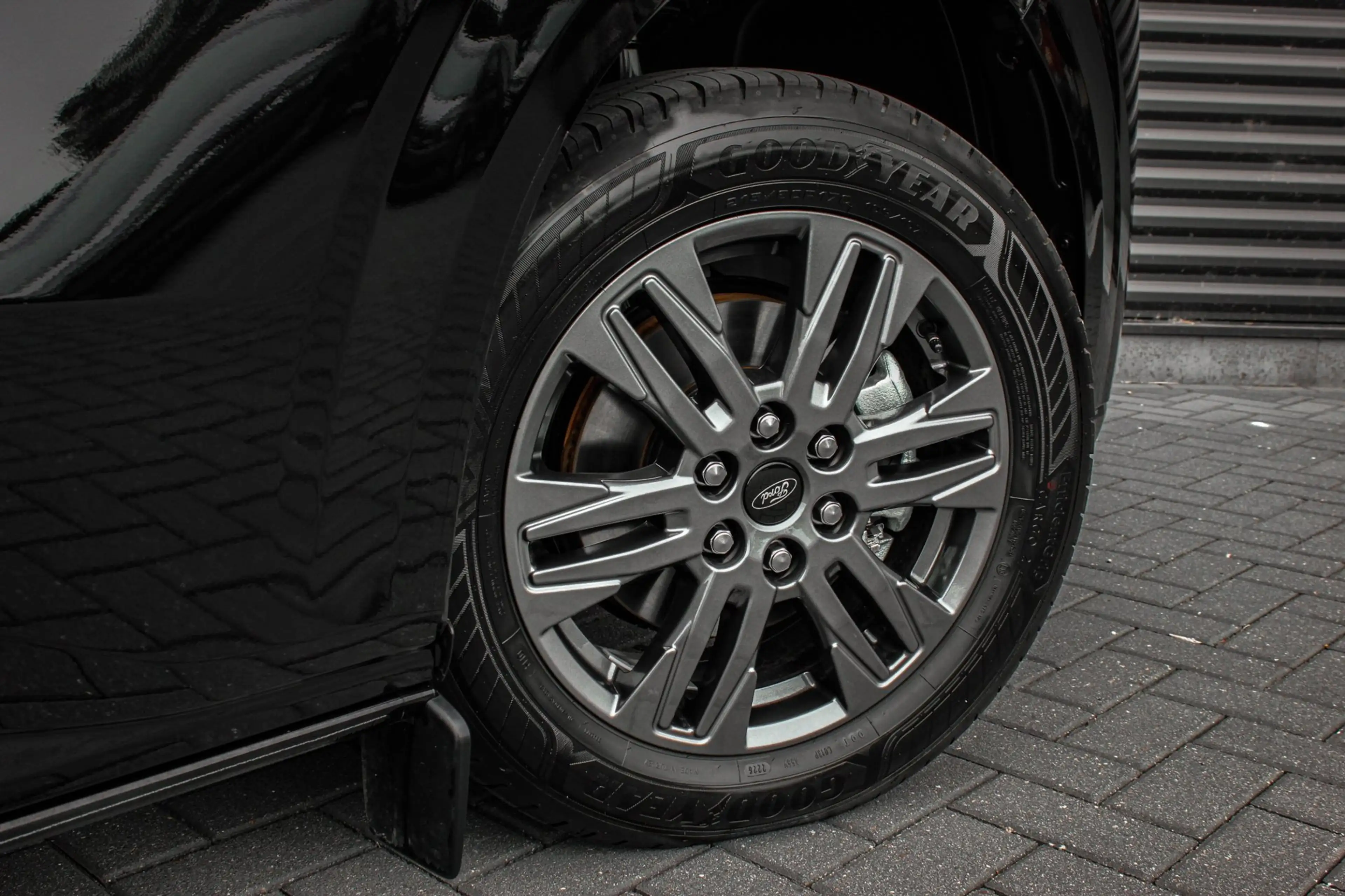 Ford E-Transit Cust. 340 L2H1 Limited 71kWh 218PK / 360 CAMERA / — photo 44