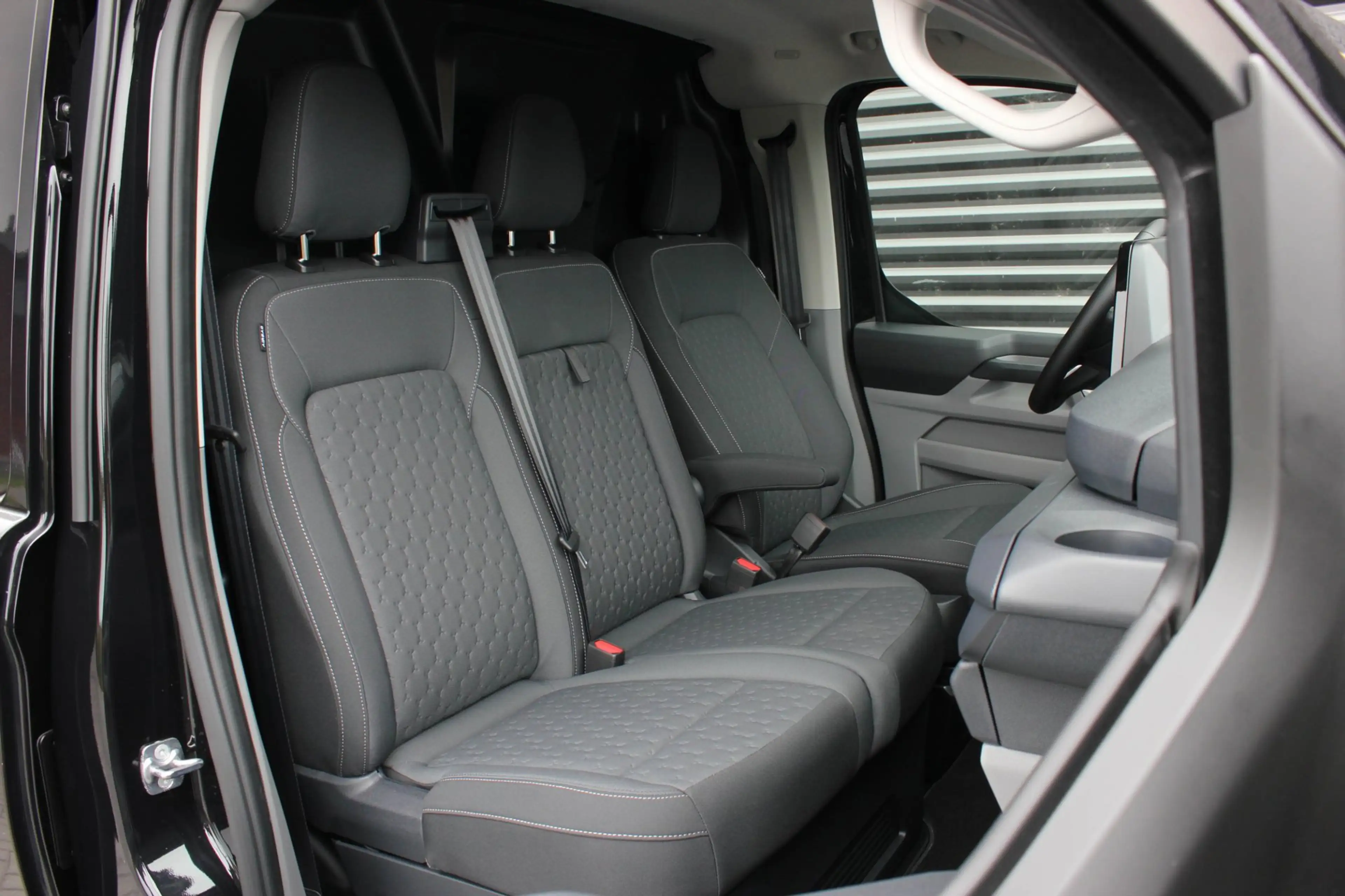 Ford E-Transit Cust. 340 L2H1 Limited 71kWh 218PK / 360 CAMERA / — photo 34
