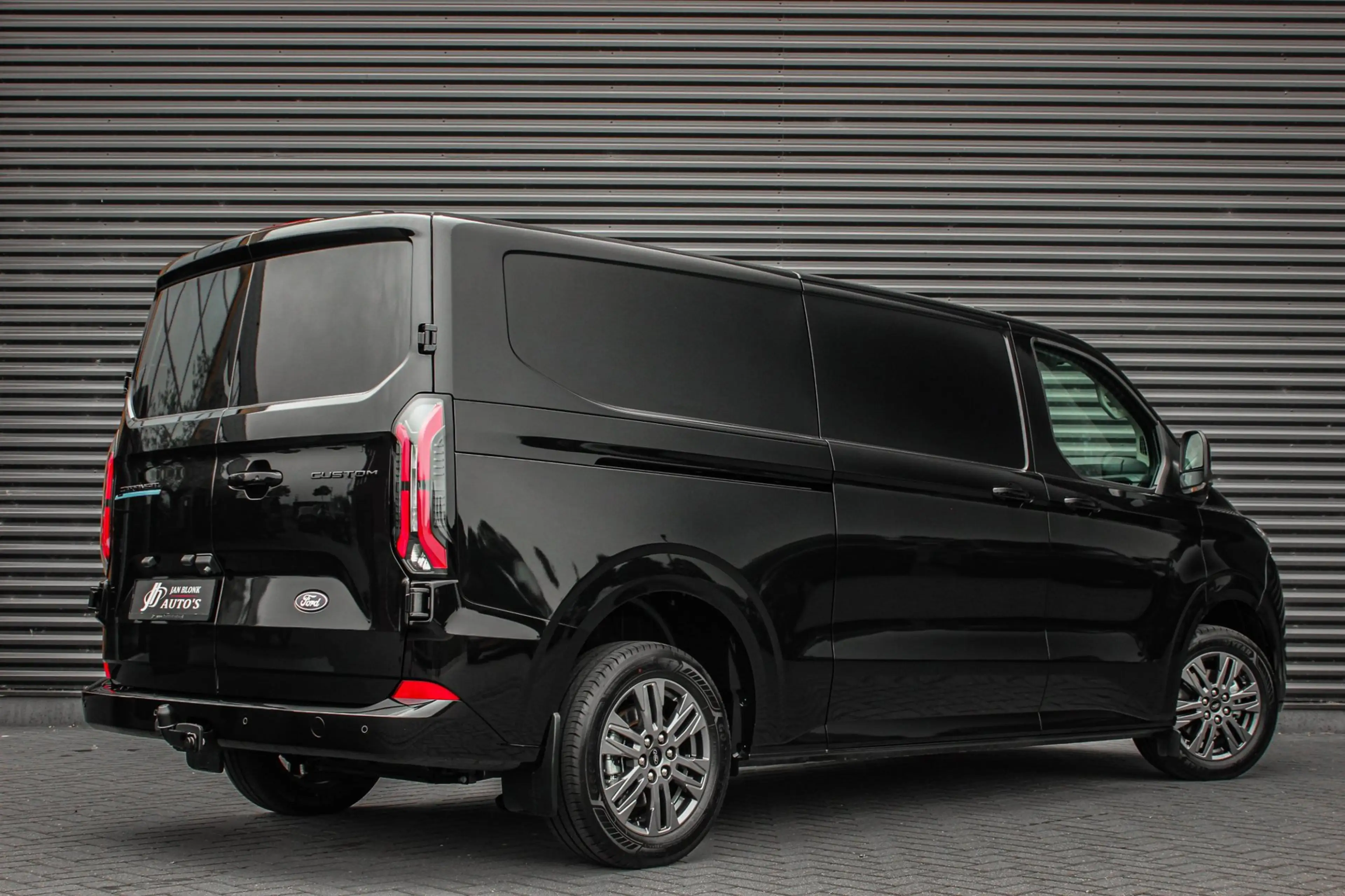 Ford E-Transit Cust. 340 L2H1 Limited 71kWh 218PK / 360 CAMERA / — photo 3