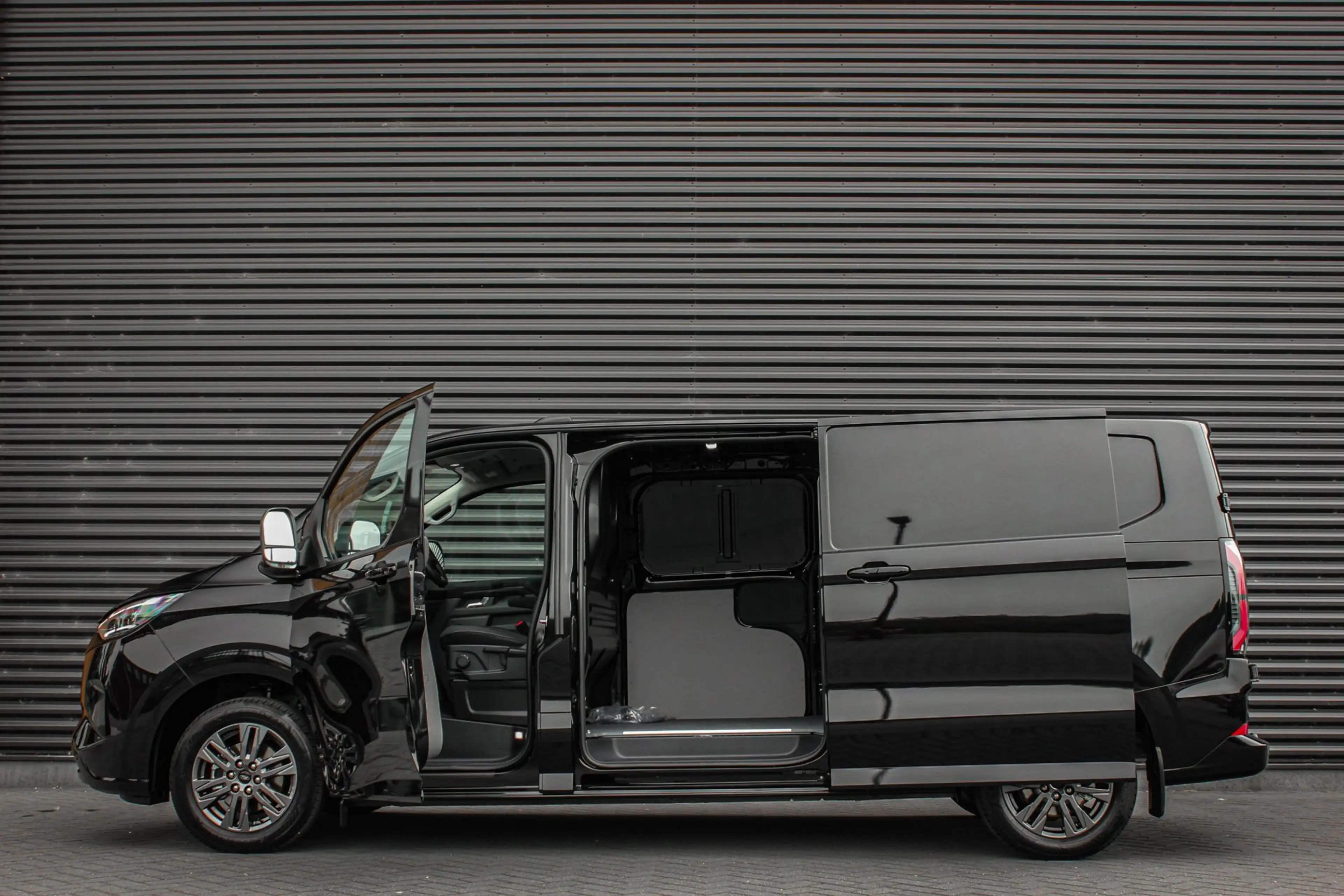 Ford E-Transit Cust. 340 L2H1 Limited 71kWh 218PK / 360 CAMERA / — photo 6
