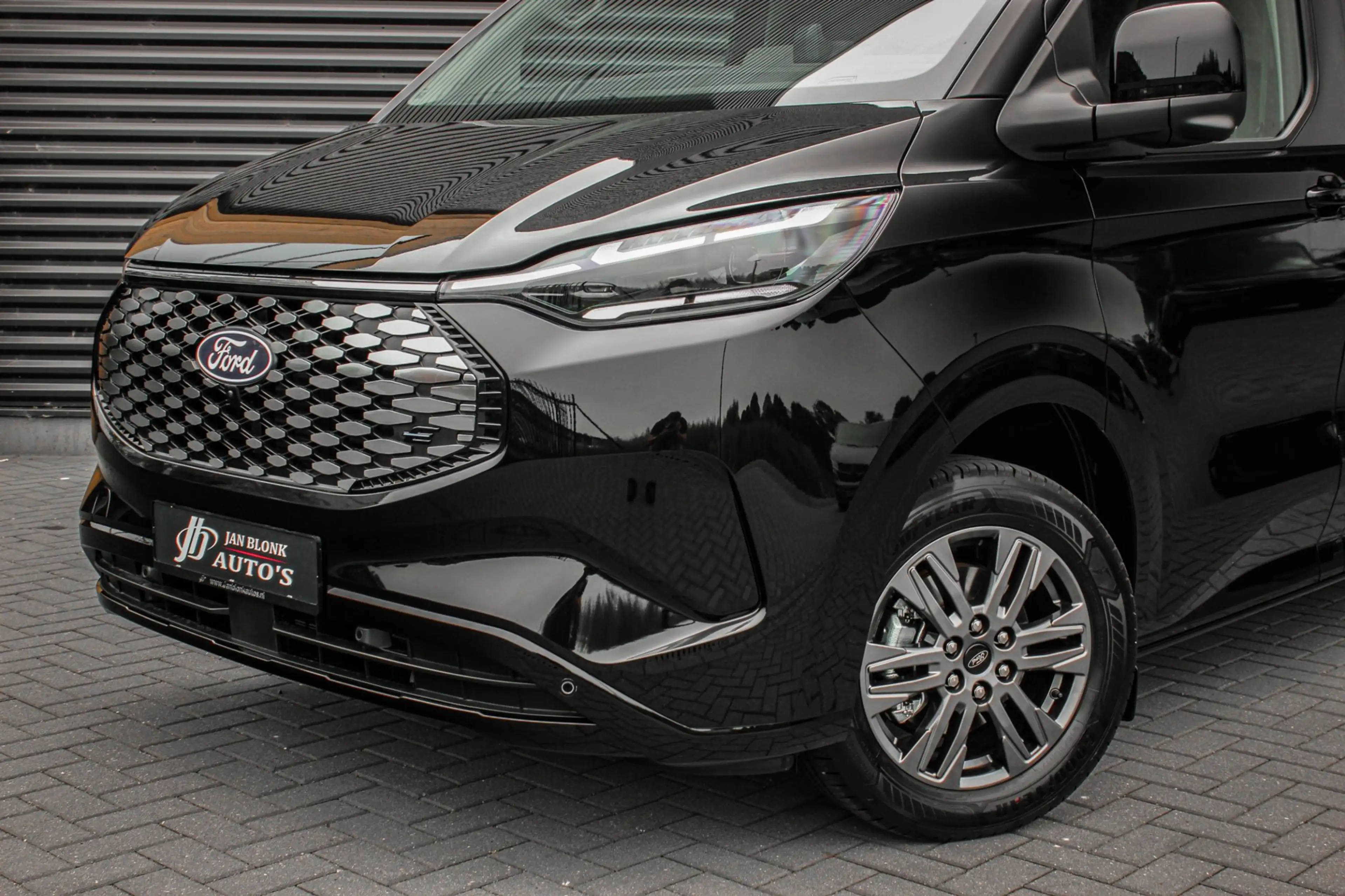 Ford E-Transit Cust. 340 L2H1 Limited 71kWh 218PK / 360 CAMERA / — photo 42