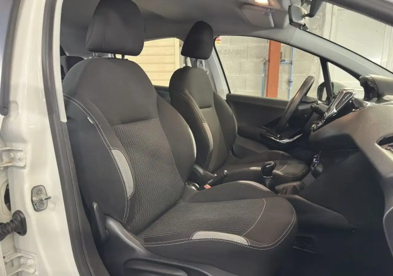 Peugeot 208 208 — photo 13