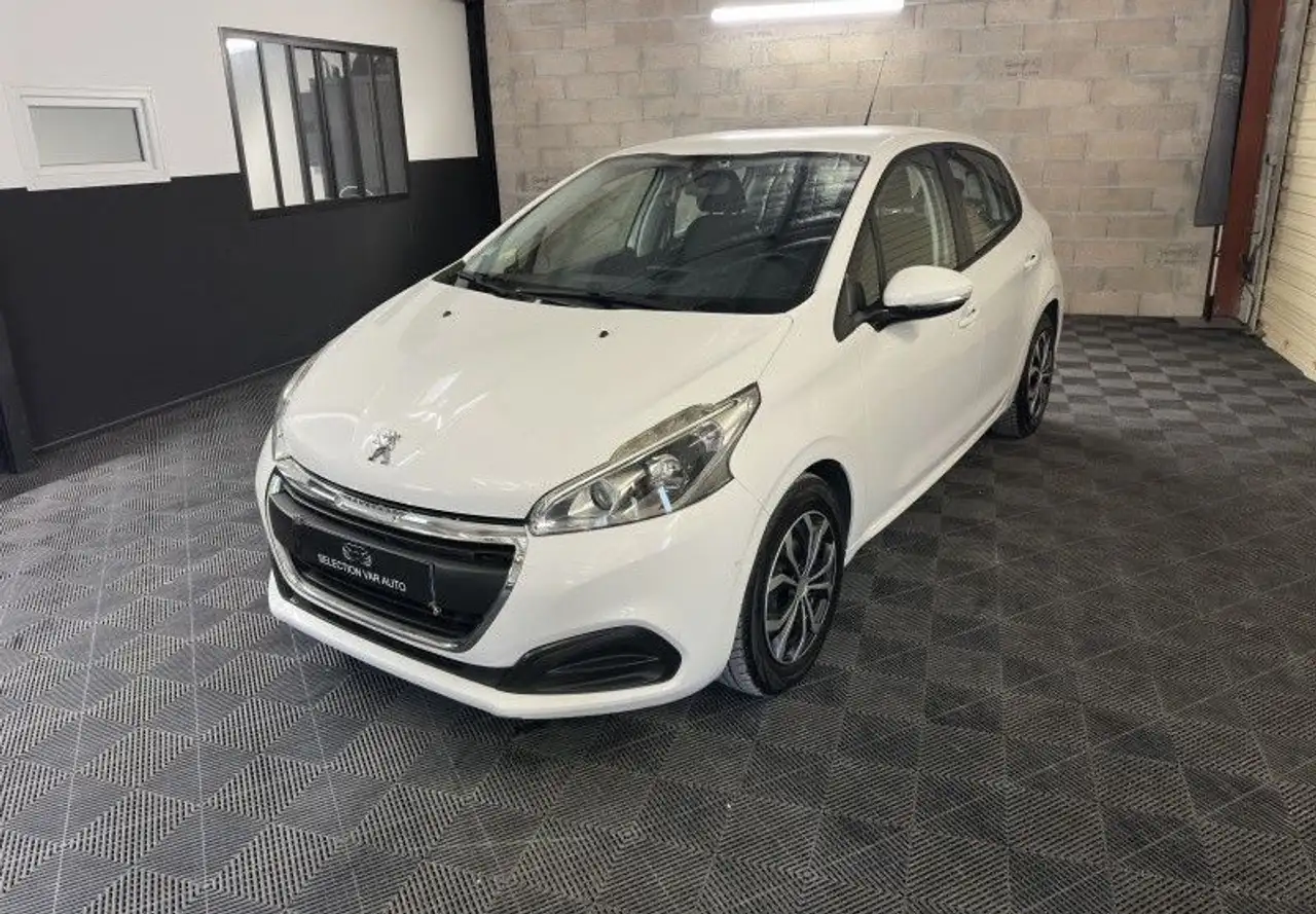 Peugeot 208 208 — photo 2