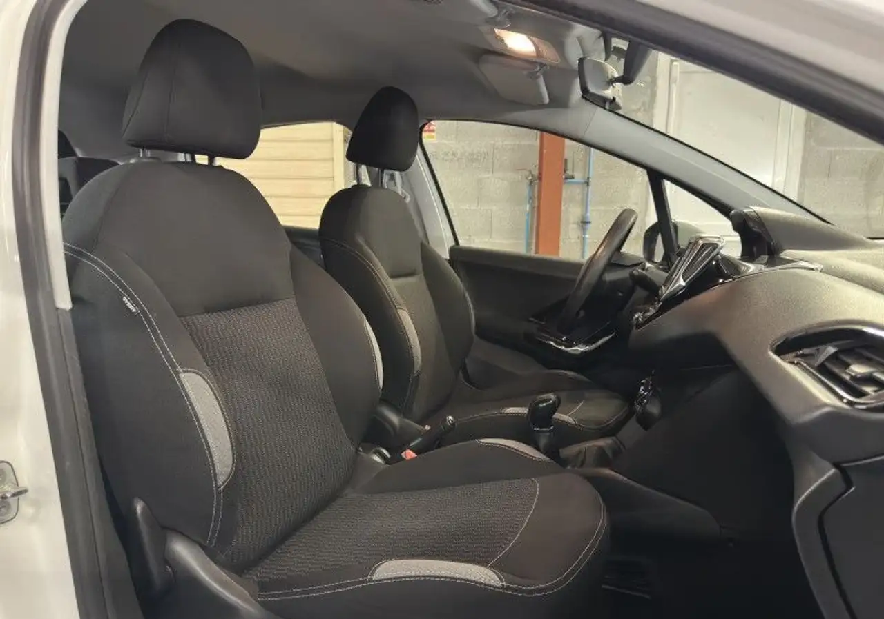 Peugeot 208 208 — photo 14